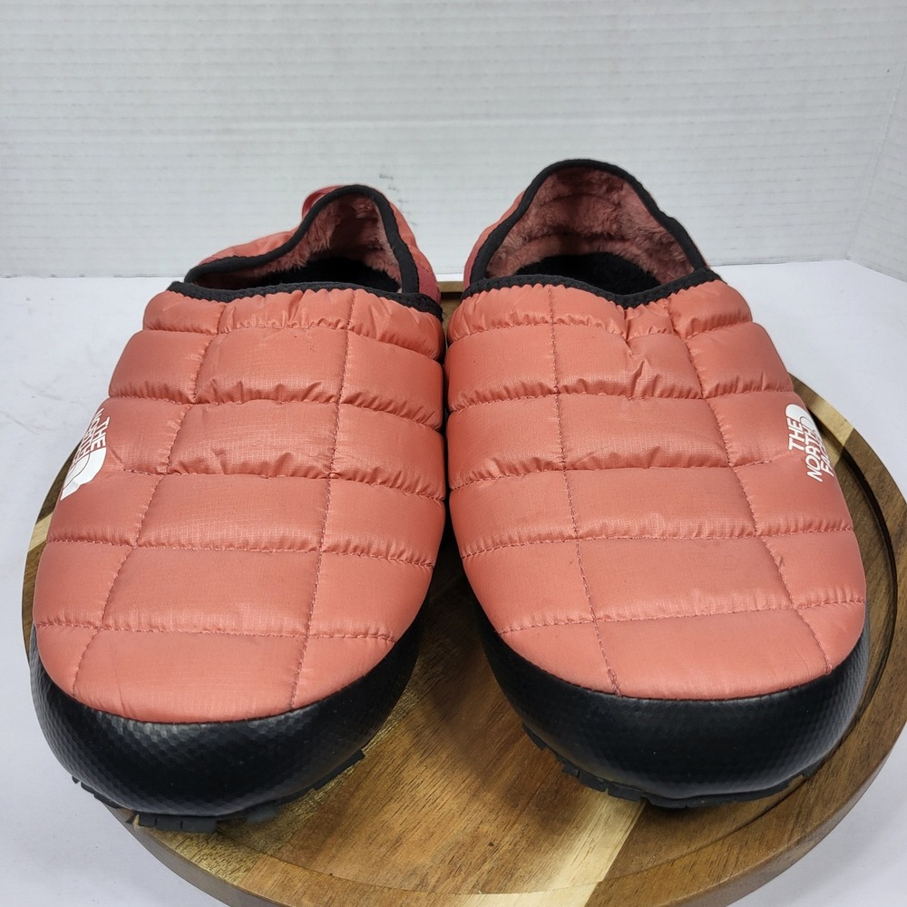 The North Face Women's ThermoBall Traction Mule V Slippers Pink Size 9 - Picture 2 of 11